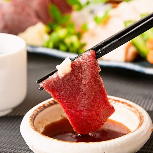 彩り豊かな魚介と九州の名物料理が目白押し！