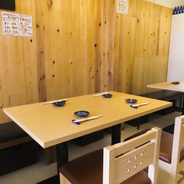 [Near Marutamachi Station/Nijo Castle] Table seats are available.It can be used by 2 to 18 people.It's perfect to stop by when sightseeing, or to have a drink at the end of work♪