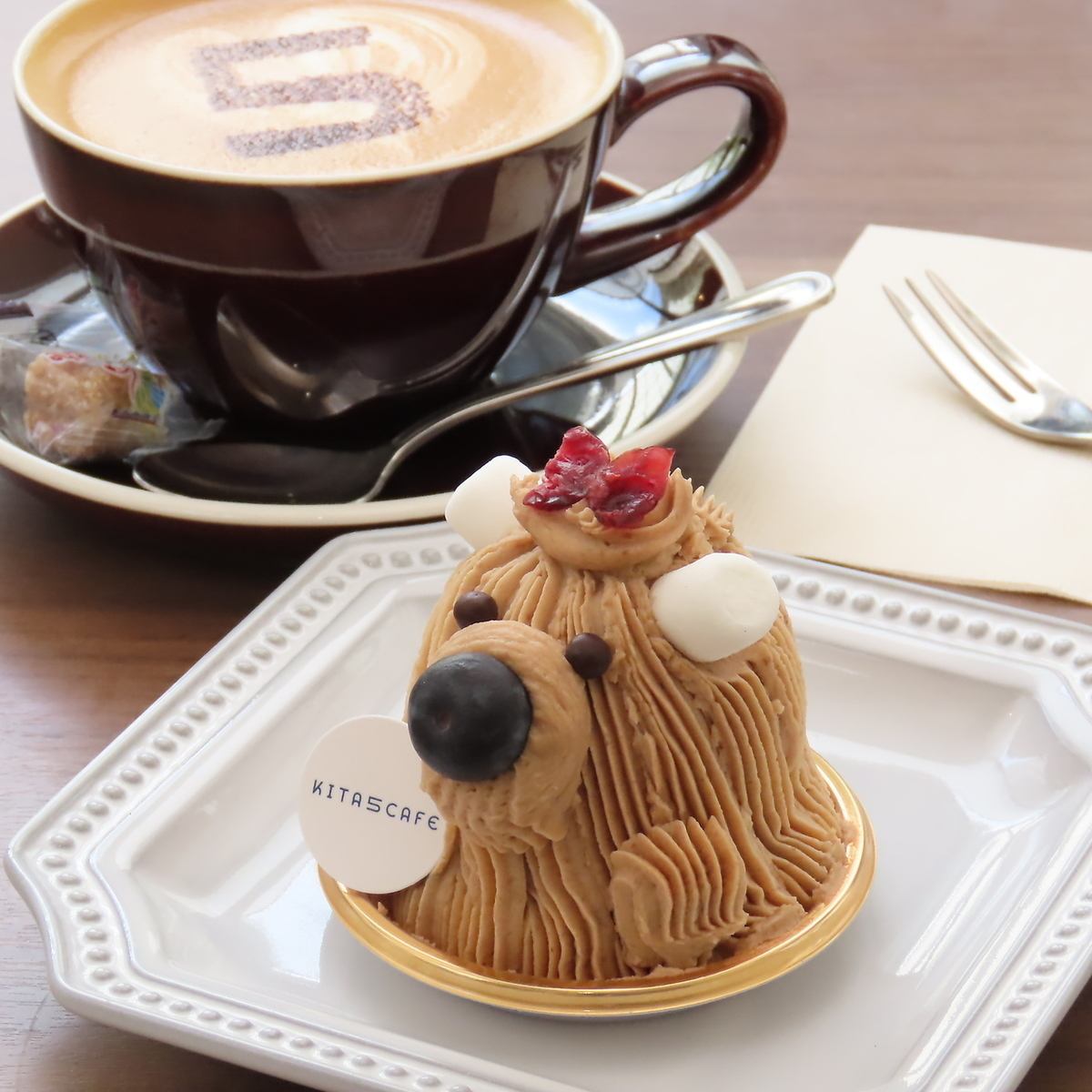 The patissier's special doggie Montblanc is ¥650♪ It's very popular☆
