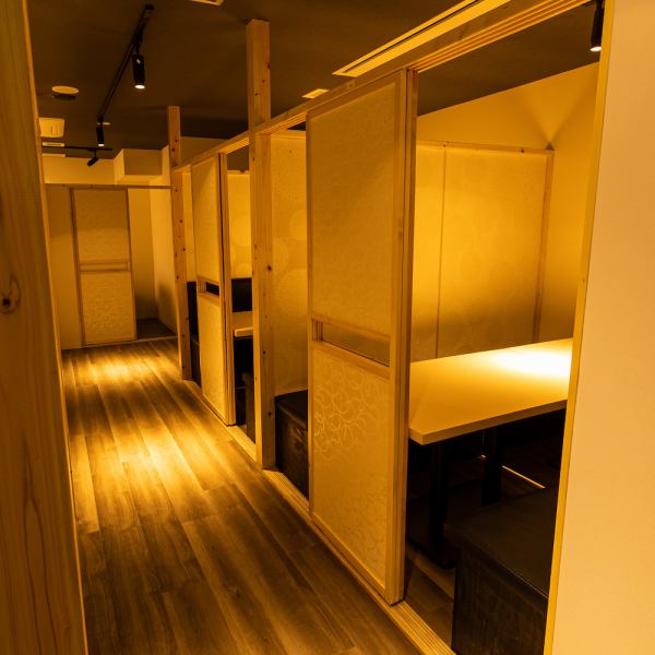 The spacious interior with a total of 130 seats is a private room full of Japanese atmosphere.Since it is a completely private room with a door, you can enjoy eating and drinking without worrying about the surroundings.