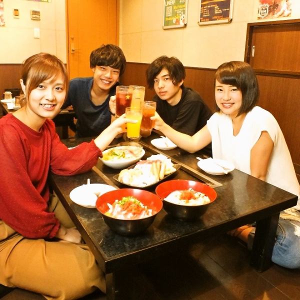 鉄板を囲んでの女子会も盛り上がる★食べて飲んで、ガールズトークを楽しんで下さいね♪各種宴会にオススメです◎ サラリーマン OL 学生 サークル 部活 クラブ 親子レク 合コン デート オフ会 打ち上げ 貸切 誕生日 記念日 家族会 歓送迎会 ※写真はイメージです