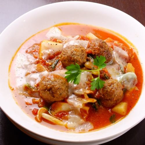 Italian-style meatballs and seasonal vegetables boiled in spicy tomatoes