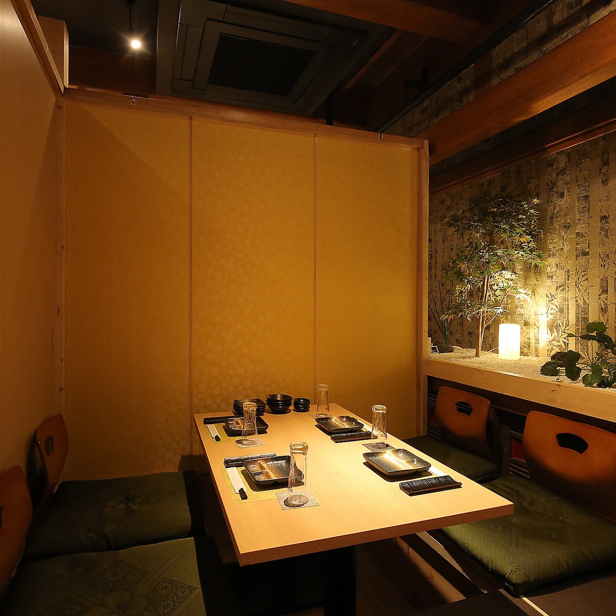 You can enjoy your meal in a completely Japanese private room that can accommodate up to 2 people.