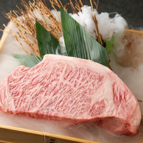 [Highest grade Japanese black beef] Carefully selected ingredients are grilled on an iron plate.For special meals and dinners such as birthdays and anniversaries