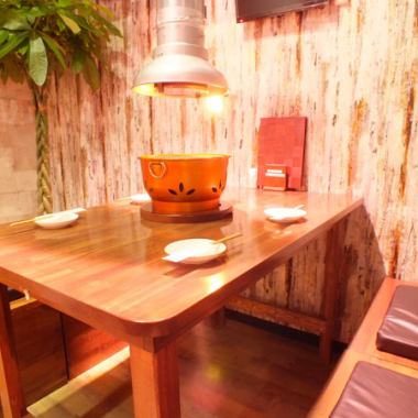 Seats available for up to 4 people.It is a seat popular among family and mama.【Table Seating 7】