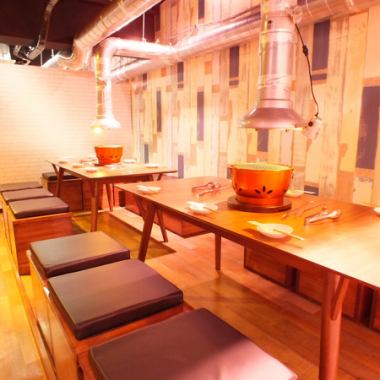 Seats that are perfect for launch and drinking party with company and circle associates ☆ Ideal for compa- tion of large numbers 【Table seat 1-2 number】