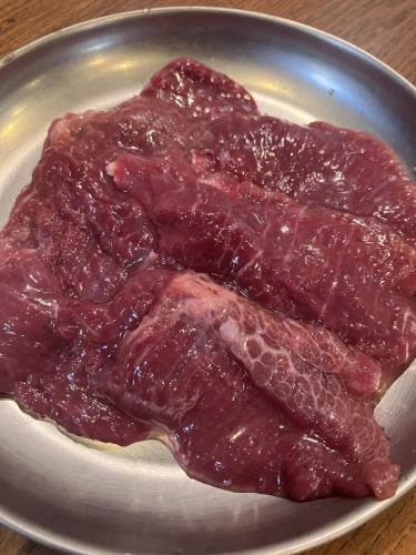 【와규 고구마 입하했습니다!】
안녕하세요! 오미야 호르몬 술집입니다 🐂
고추는 쇠고기 똥 고기 부위이며 돼지라고 "카시라"라고합니다!
육질의 제대로 된 붉은 고기로 와규의 맛이 제대로 느껴집니다 🤤

더운 날이 계속되고 있습니다 만, 이런 경우에는 불고기로 스태미나를 붙이십시오!
오늘도 17시~아침 5시까지 영업하고 있습니다🌙
호르 술로 고추 노브에 가득 즐겨 🀄️

#오미야 음식 #오미야 #숯불 불고기 #야키니쿠 #호르몬구이
#호르몬 #칠륜 #숯불구이 #와규 #카시라
#사이타마 음식 #사이타마 #남은 #호피
#여름야채 #토마토 #술집 #wagyu