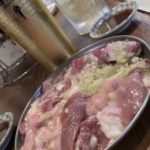 月～木はハッピーアワー！メガジョッキ付きのホルモンセットが1500円！