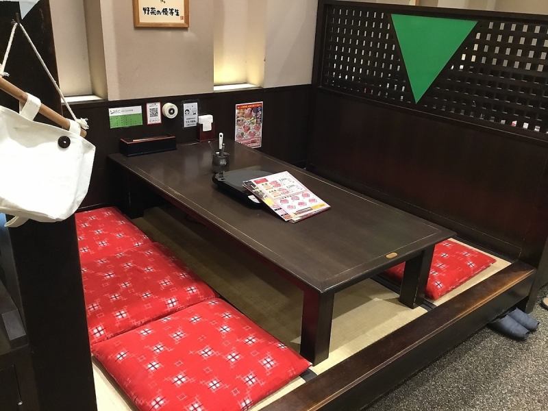 店内は広々と居心地のいい空間。落ち着いた空間のなかで贅沢にしゃぶしゃぶをお愉しみいただけます。会社の宴会などの飲み会にもご利用いただけますのでご不明点はいつでもご相談ください！