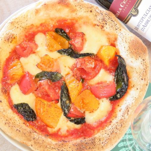 Margherita with tomatoes from Sanda