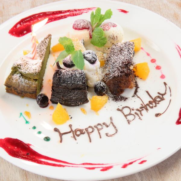 纪念日和生日时，我们会准备附有留言的甜点盘，价格为1,650日元（含税）♪