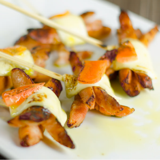 Sausage and cheese pinchos