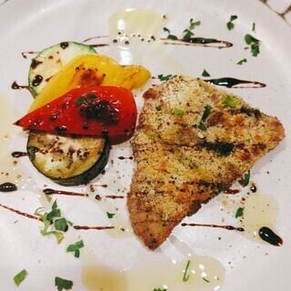 ランチ限定!豚肩ロースの香草パン粉焼きなどをカジュアルに楽しめる「肉コース」◆3850円(税込)