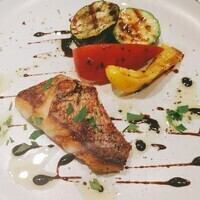 ランチ限定！メインの真鯛のポワレなどをカジュアルに楽しめる「魚介コース」◆3850円(税込)