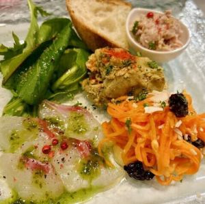 シェフおまかせ前菜の盛り合わせ