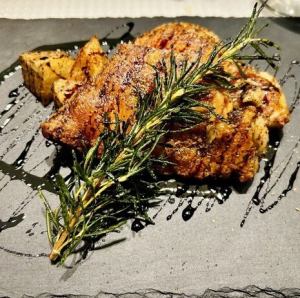 とりもも肉のコンフィ バルサミコソース