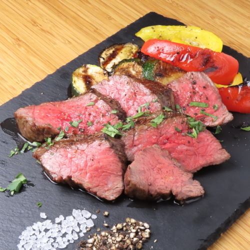 特選和牛のビステッカ〈牛肉のステーキ〉