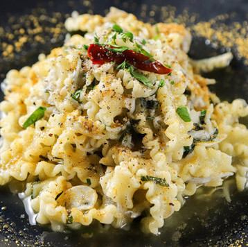 しらすとトマトのペペロンチーノ シチリア風