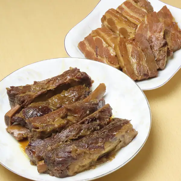 【自慢の肉料理】長時間煮込んだホロホロ食感！豚の角煮～上海風～／スペアリブの甘酢煮込み