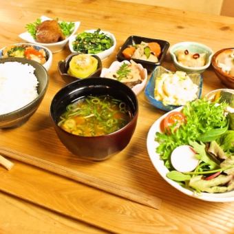[Lunch provided by agricultural high school!] Prefectural agricultural gozen with daily small bowl (10 types) 1200 yen