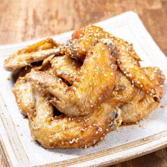 Crispy chicken wings (sauce, salt)