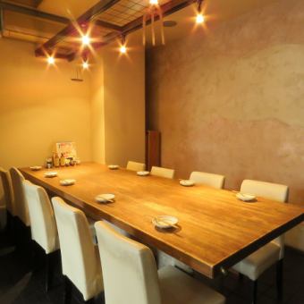 Table seats that can be used by 6 to 9 people ☆ You can use it spaciously ♪ Perfect for small and medium-sized banquets, girls-only gatherings, banquets, drinking parties ♪ Weekdays from Monday to Thursday can be reserved from 8 people ♪