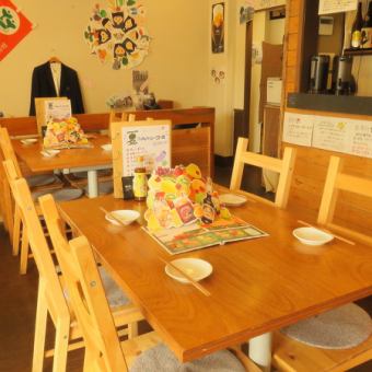 Table seat for 4 people ♪ It can be used up to 8 people when attached ☆