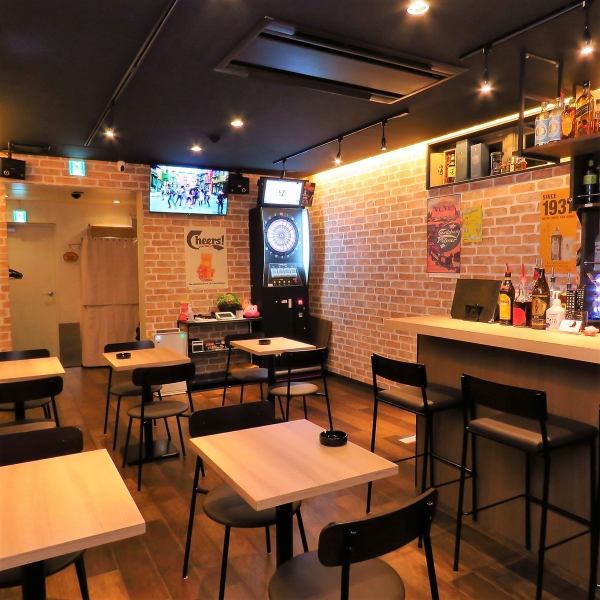 8名様より貸切プランもご予約可能です!14名様ほど店内にお座りいただくことが可能です!大人数の場合などもご相談ください。貸切プランは2時間/3時間をご用意しております。どちらのプランも飲み放題付きです♪ご要望などございましたらお気軽に!店内でダーツをすることも可能です!