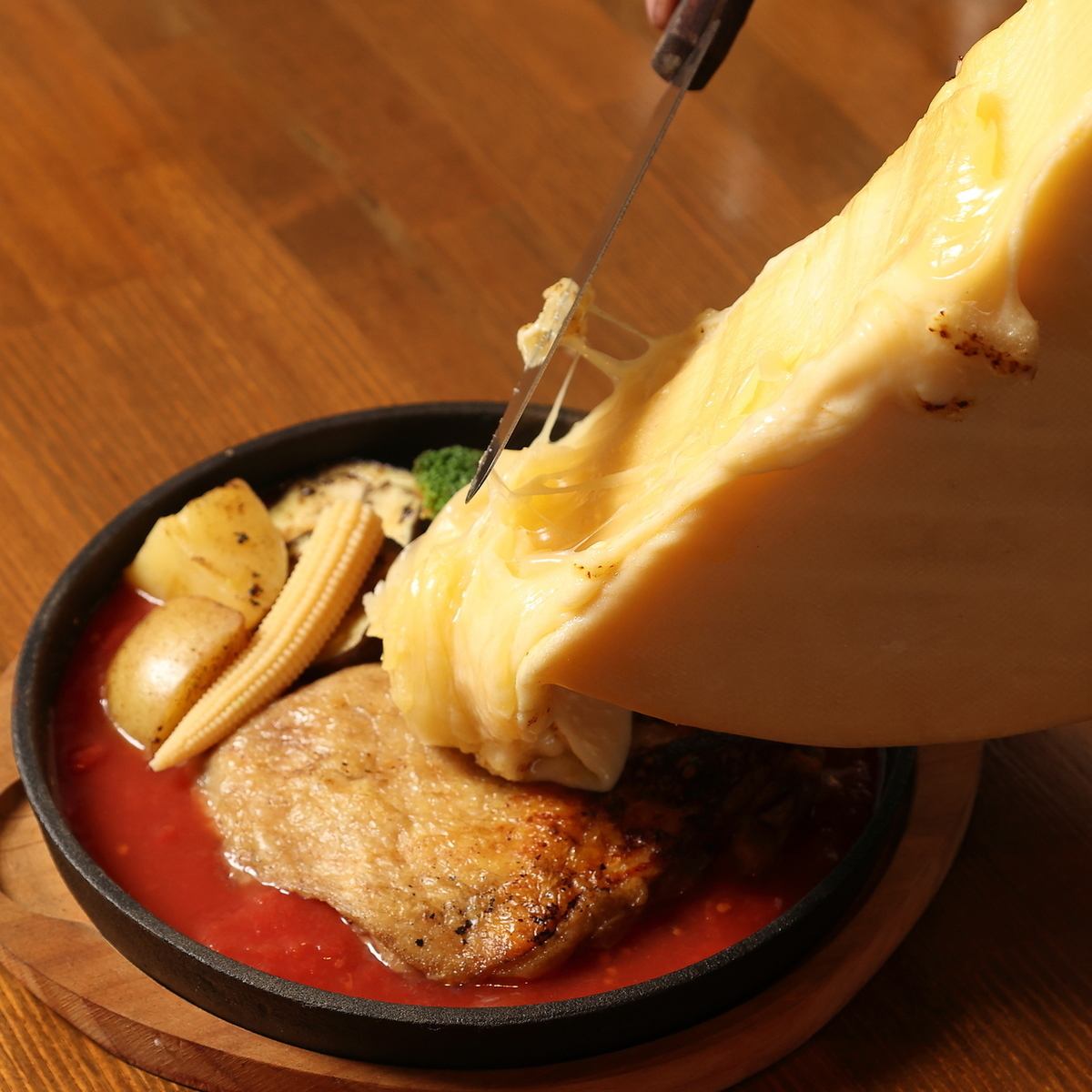 お好きなお料理にトロ～リ濃厚チーズをかければ至福の時間に♪ 