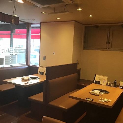 <p>店内は、どなたでもリラックスできるアットホームで温かい雰囲気が魅力です♪肉問屋直営店だからこそ、肉のプロが厳選したこだわりの上質な和牛やホルモン、さらに肉問屋ならではの希少部位を、リーズナブルな価格でご提供できるのが最大の強み◎品質と価格の両方に自信を持っております。</p>