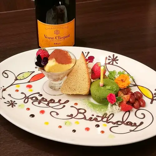 For birthdays and anniversaries, or for a girls' get-together.