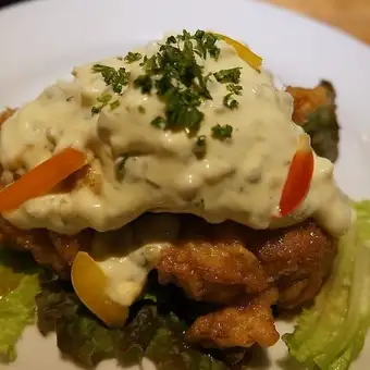 [Food only, includes a complimentary glass of sparkling wine / Peach Course] Perfect for girls' nights out and celebrations! Includes salmon spring rolls and paella.
