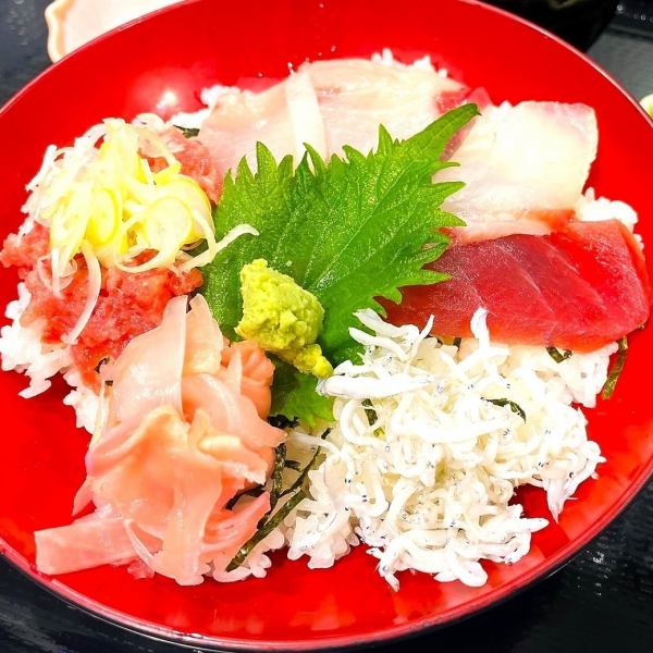 From 1000 yen including tax, we also have a full lunch menu ☆