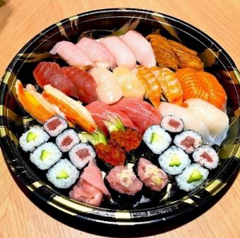 Special selection of 24 nigiri sushi (12 types x 2) and thin roll set