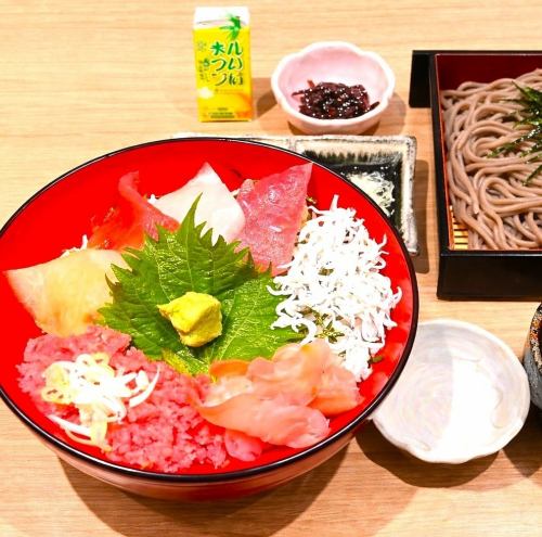 A set of chef's choice seafood rice bowl and your choice of noodles.