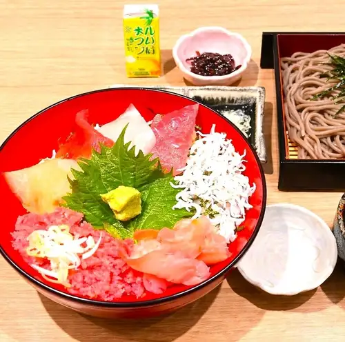 Lunch menus start from 1150 yen (tax included) and are also extensive!
