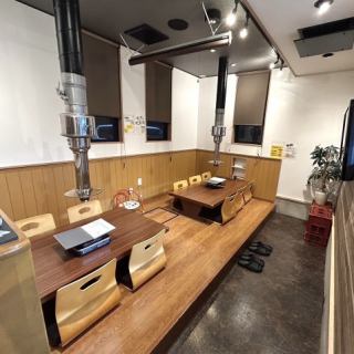 店内にはリラックスしながらお食事を楽しめる4名様用の座敷席がございます！木の木目が美しく、落ち着いた雰囲気を演出しております！地元宴会やサク飲みといったプライベート利用にオススメです◎120分の飲み放題がついた宴会プランもご用意しておりますので、是非チェックしてみてください☆ご利用お待ちしております！