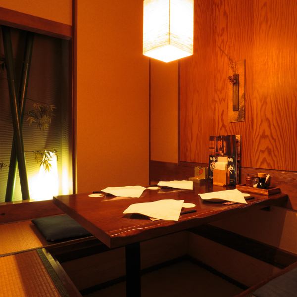 [There are also private rooms for 4 people] Full of private feeling! Private rooms with warm lighting and a gentle atmosphere can be used for 4 people up to 50 people.It can be used for various scenes from drinking parties with friends, adult dates, girls-only gatherings to various company banquets ♪ Book your desired seat as soon as possible! Forget the time and enjoy delicious sake and delicious food Have a good time!
