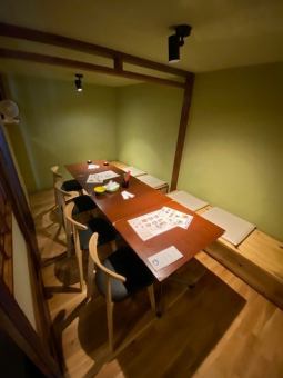 [Table seats available] We also have table seats that can accommodate up to 4 people.Since it is a private room, you can relax in a private space.Please use it according to the scene.