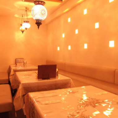 Blinds can be divided into semi-private rooms