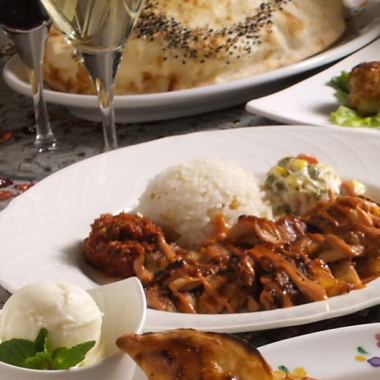 ★Set A (2,480 yen)★ A set of the classic Turkish doner kebab! You can also change the kebab to pizza or pasta.