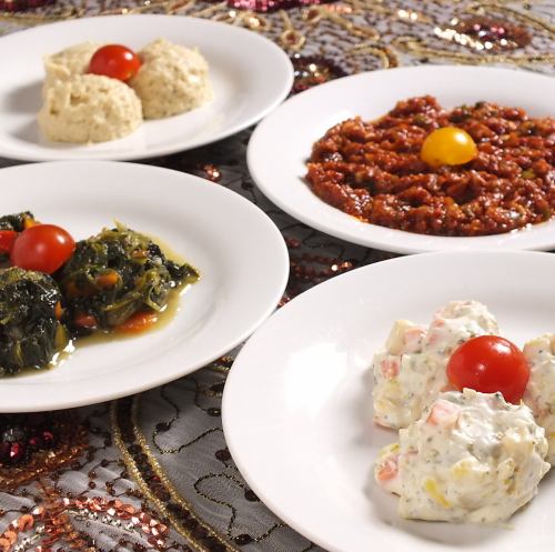 ほうれん草とヨーグルトのディップ / フムス(ひよこ豆のディップ) / 卵と野菜のサラダ