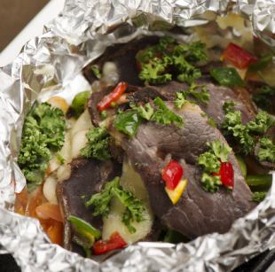 手作りサラミと野菜のホイル焼き