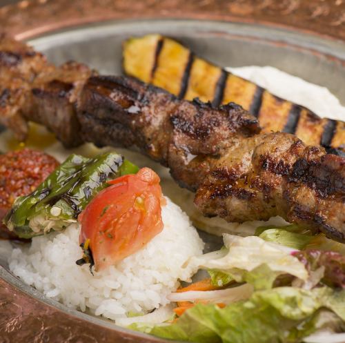 チキンシシケバブ / 茄子とハンバーグのケバブ　/　ラム肉のシシケバブ