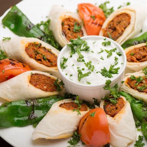 ベイティ・サルマ(ひき肉のクレープ巻き)