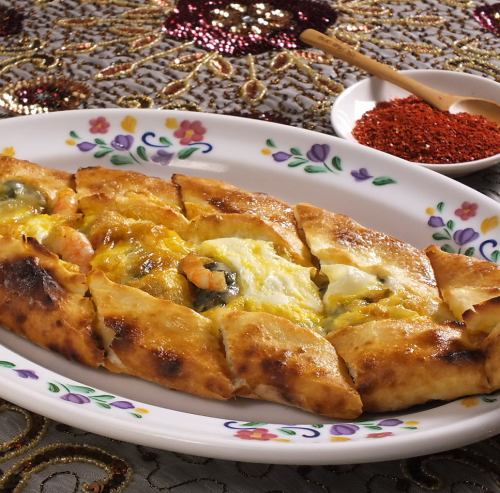 The oven-baked pizza is the best! Authentic Turkish cuisine ♪