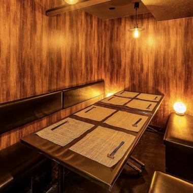 梅田駅徒歩5分◆間接照明灯るオシャレ個室はあらゆるシーンにピッタリ◎大小さまざまな個室席をご用意しており、来店するたびに異なる顔を見せてくれる店内は複数回通う価値あり◆食べ飲みプランもコスパ抜群で、早くも話題◆宴会やお仕事終わり、仲間内での飲み会にも!