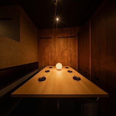 【完全個室/2名様～OK】梅田にOPENした職人がこだわり抜いた「焼き鳥」と厳選仕入れの「肉寿司」を満喫できる「肉たらし」。当店だけでしか味わえないコラボが早くも話題◆大小さまざまな隠れ家個室を多数ご用意しております◆
