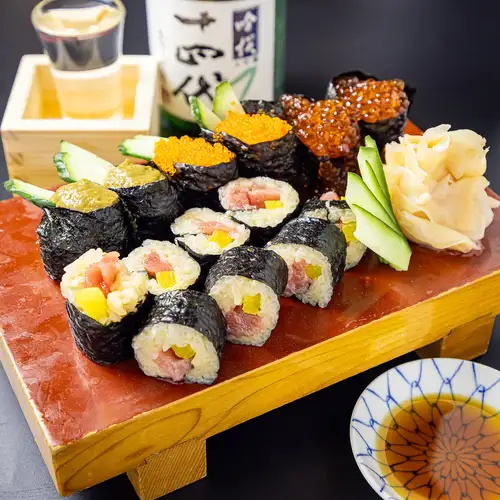 お寿司から巻物まで豊富!