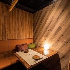 It's the perfect seat for a small drinking party or a joint party! You can relax on the comfortable sofa seat.